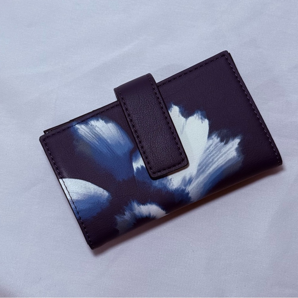 Simply Vera Vera Wang Navy and White Floral Wallet Organizer